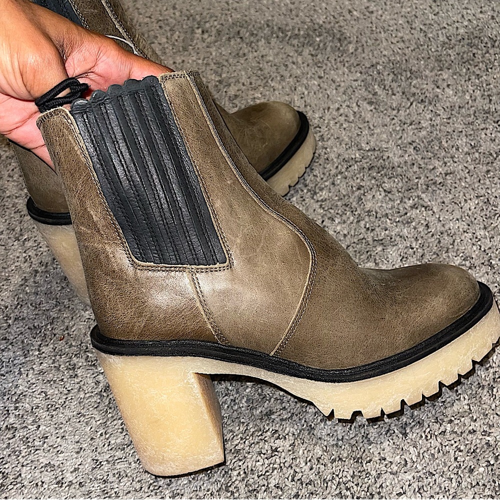 Free People James Chelsea Platform Block Heel Womens Leather Boots Olive Green